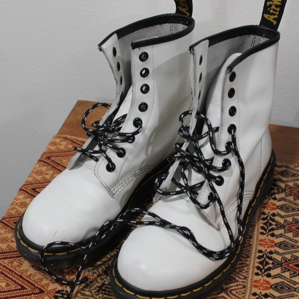 1460 Doc Martens Women's Smooth Leather Lace Up Boots in White, Size 6